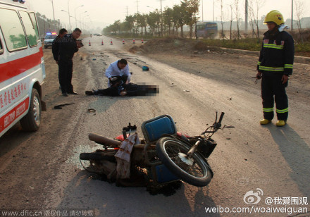 鹿寨縣一摩托車行駛中爆炸