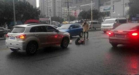 車禍現(xiàn)場(chǎng)手機(jī)自拍