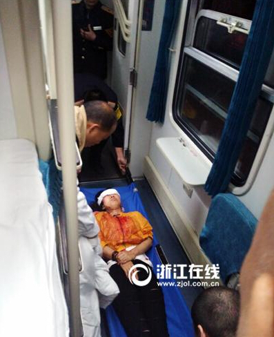 列車上男子用滅火器砸傷多人