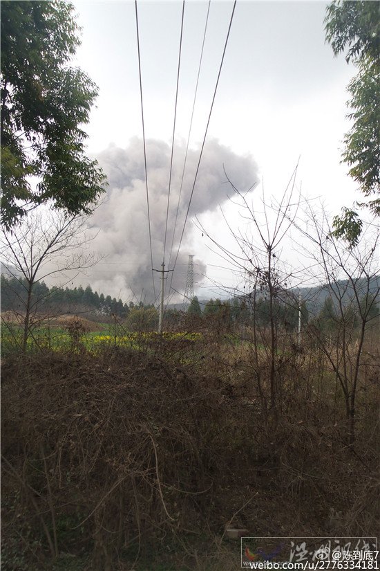 成都洛帶古鎮可以清楚看到隧道爆炸產生的大量塵土