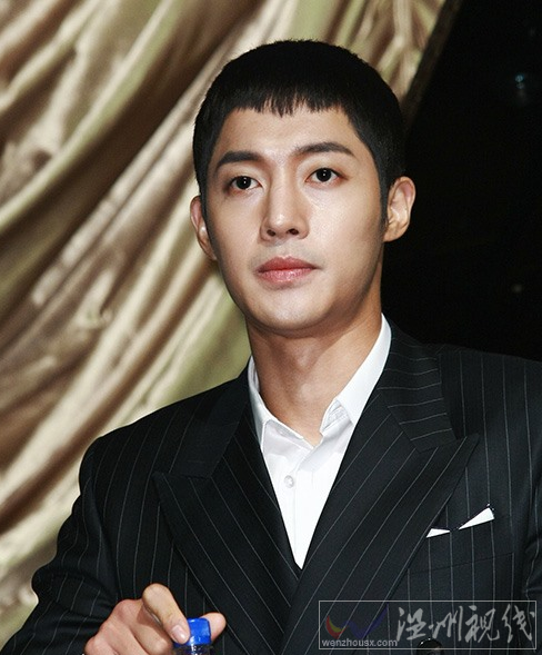 韓國歌手金賢重照片