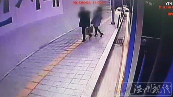 首爾路面突然坍塌