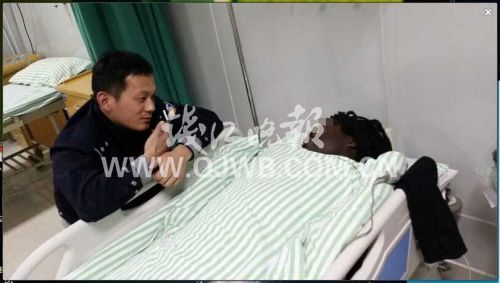 黑人小伙來華見網友