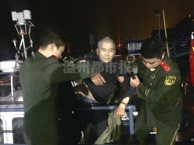 老伯被拋入甌江 7萬現金遭搶？