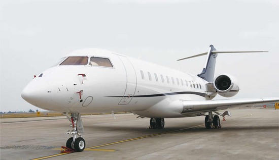 溫州老板徐宇坐飛機參加同學(xué)會