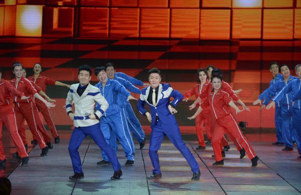 總局推12套廣場舞:小蘋果舞步將統一