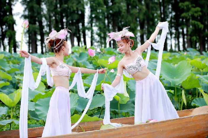 月薪2萬招少女采花或只是一場炒作