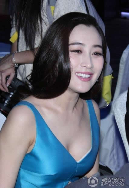 馬蘇藍色低胸裝