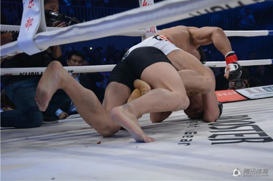 楊建平暴揍日本拳王