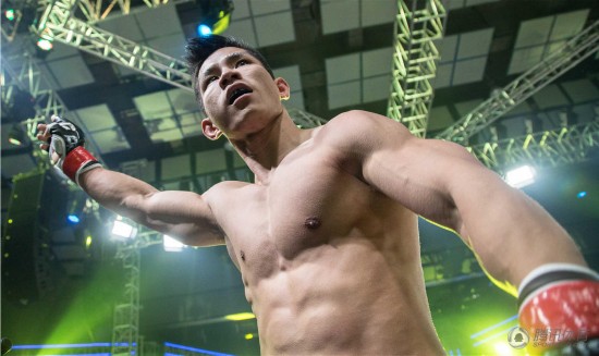 楊建平暴揍日本拳王