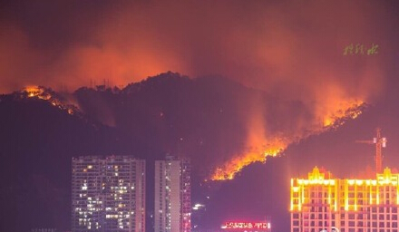 廣西梧州突發(fā)山火