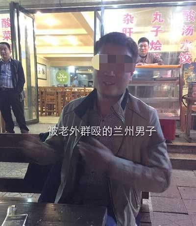 男子給老外敬酒被毆