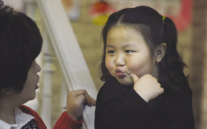 小胖妞含淚質(zhì)問父親