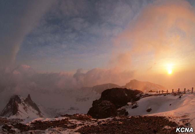 金正恩登上白頭山