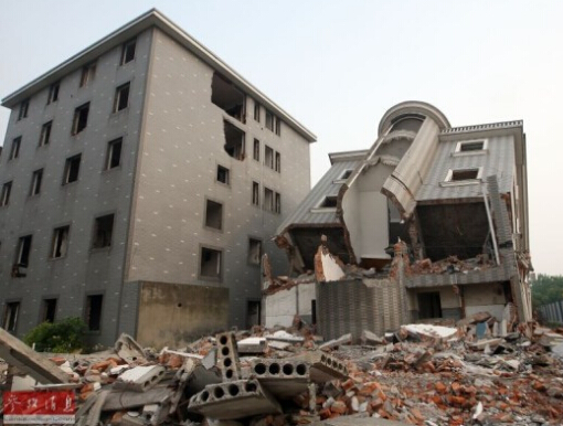 杭州大樓連腰折斷