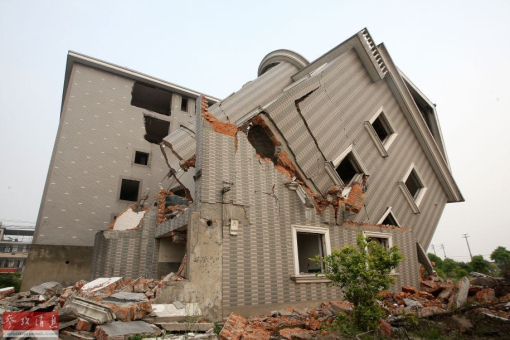 杭州大樓連腰折斷