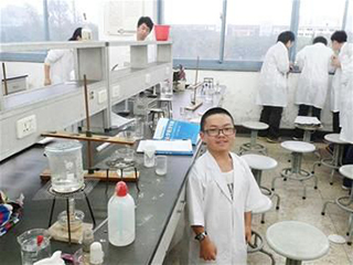 袖珍學霸身高僅1.1米