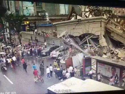 襄陽大樓垮塌現場