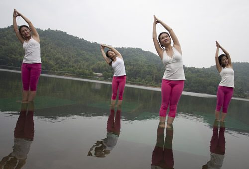 長沙上演水上瑜伽
