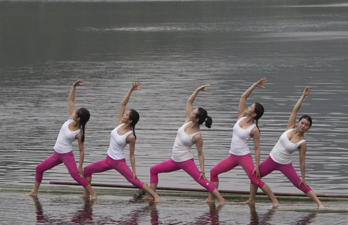 長沙上演水上瑜伽