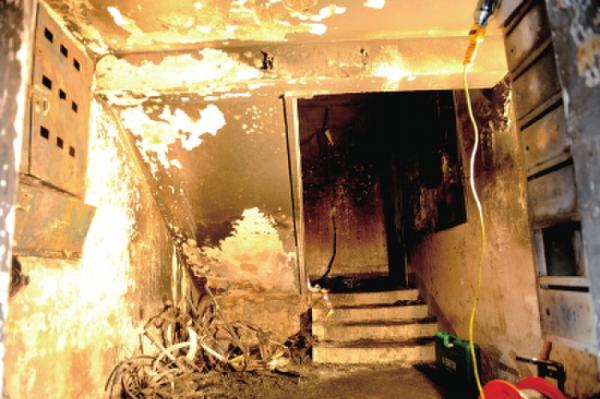 鄭州居民樓起火