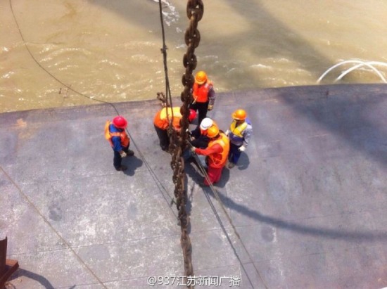 長(zhǎng)江貨船翻沉