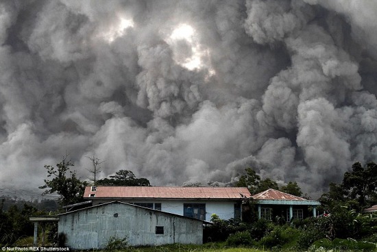 印尼錫納朋火山噴發(fā)