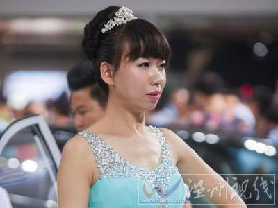 女子冒充車模站臺