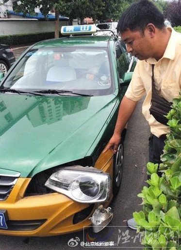 北京一男子酒駕車禍后搶車逃逸