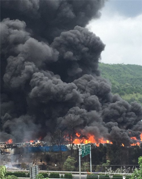 江西一油漆廠發生火災