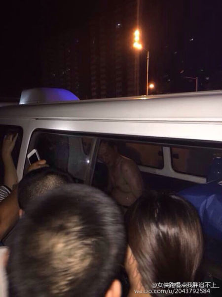 民警開(kāi)警車(chē)撞死老人