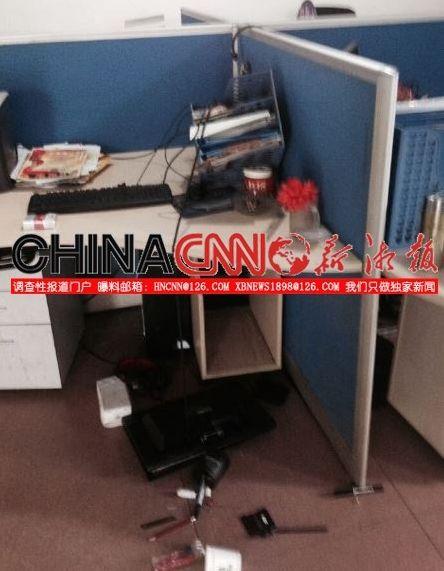 文聯主席曬詩遭差評,熊艾春怒砸耒陽社區網站辦公室電腦