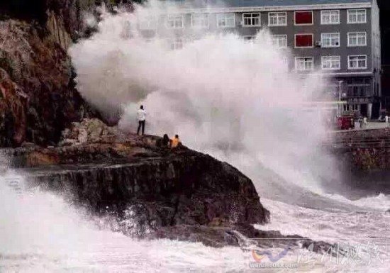 超強臺風燦鴻登陸前洞頭浪高十幾米