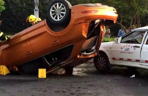 奧迪追尾教練車致1死3傷