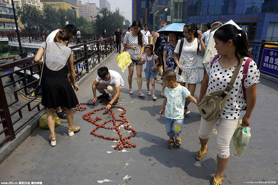 小伙用荔枝求婚遭拒絕