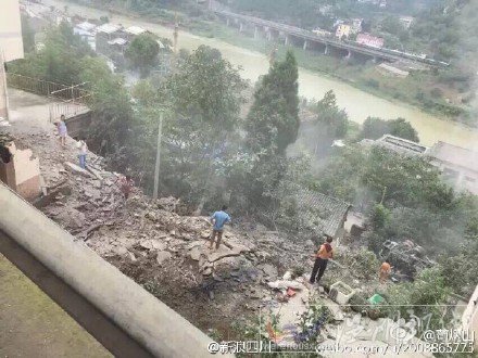 轎車內幾人全部死亡