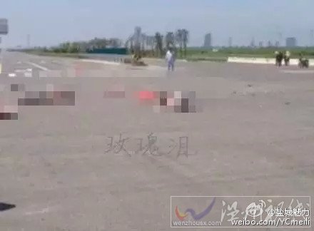 車內多人被直接甩出車外