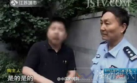 南京打環衛工男子照片