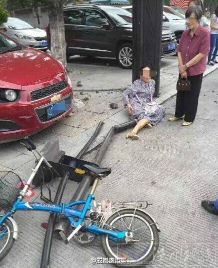 都江堰車禍現場