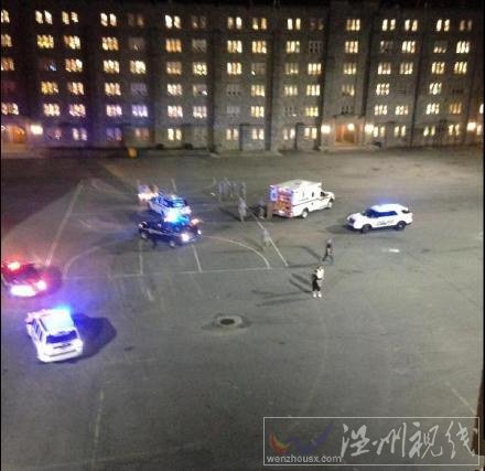 急救人員將傷員送往醫院