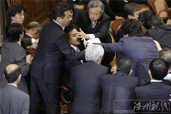 表決現(xiàn)場(chǎng)一度混亂