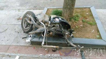 女司機搶黃燈發生車禍
