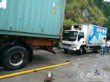 邵武大客車追尾