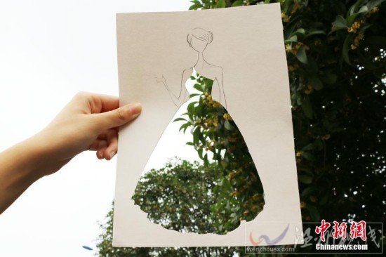 大學(xué)生把校景穿在身上