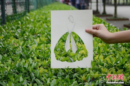 利用鏤空的手繪進(jìn)行拍攝