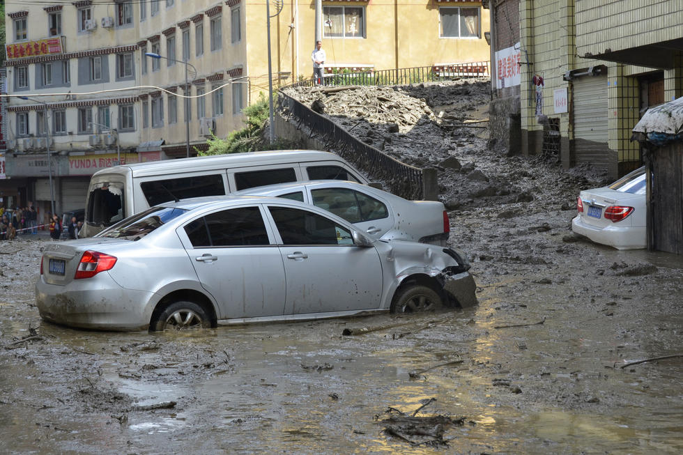 四川康定市城區突發泥石流 交通已中斷