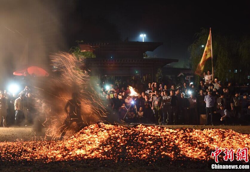 浙江省磐安縣雙峰鄉皿一村煉火表演