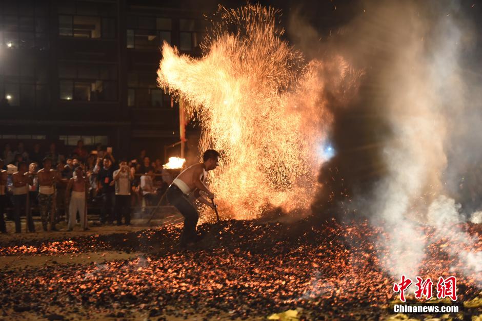 浙江省磐安縣雙峰鄉皿一村煉火表演
