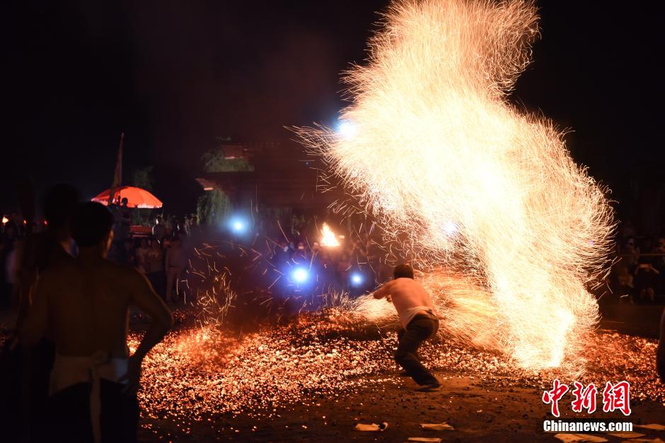 浙江省磐安縣雙峰鄉皿一村煉火表演