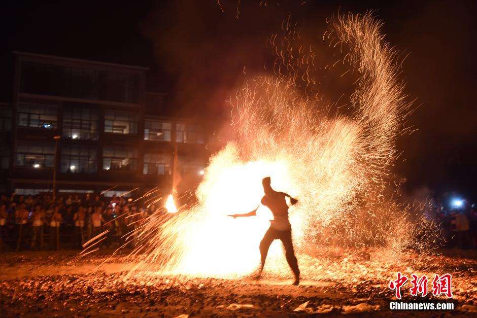 浙江省磐安縣雙峰鄉皿一村煉火表演